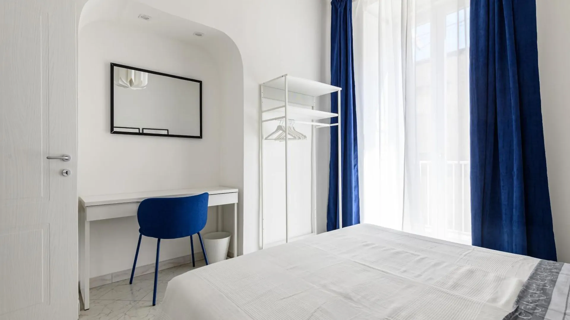 Casa Ue' Ue' - Piazza Dante Apartment Naples 0*,