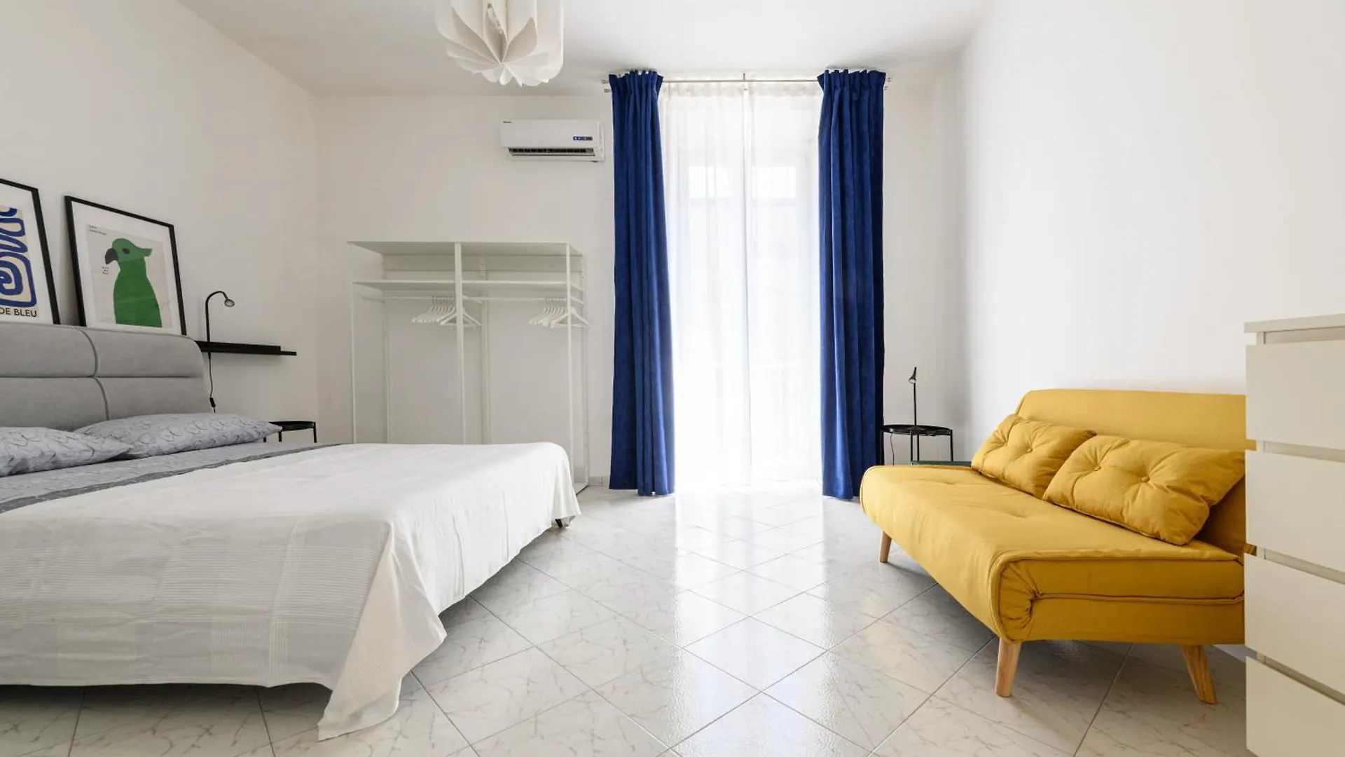 Casa Ue' Ue' - Piazza Dante Apartment Naples Italy